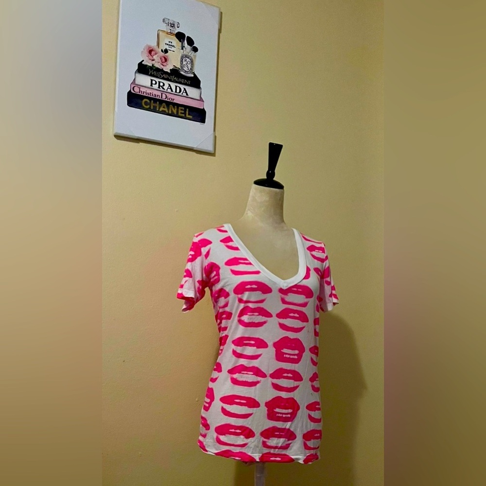 A nice summer Woman T-Shirt/ Summer colors hot pink White size medium brand new